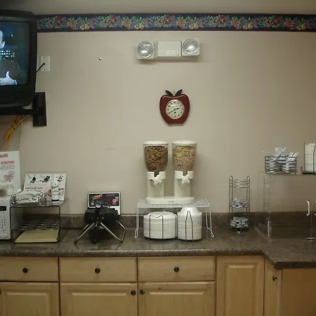 Douglas Inn & Suites 
